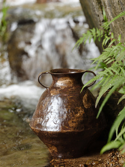 侘び寂びの日本の陶器瓶