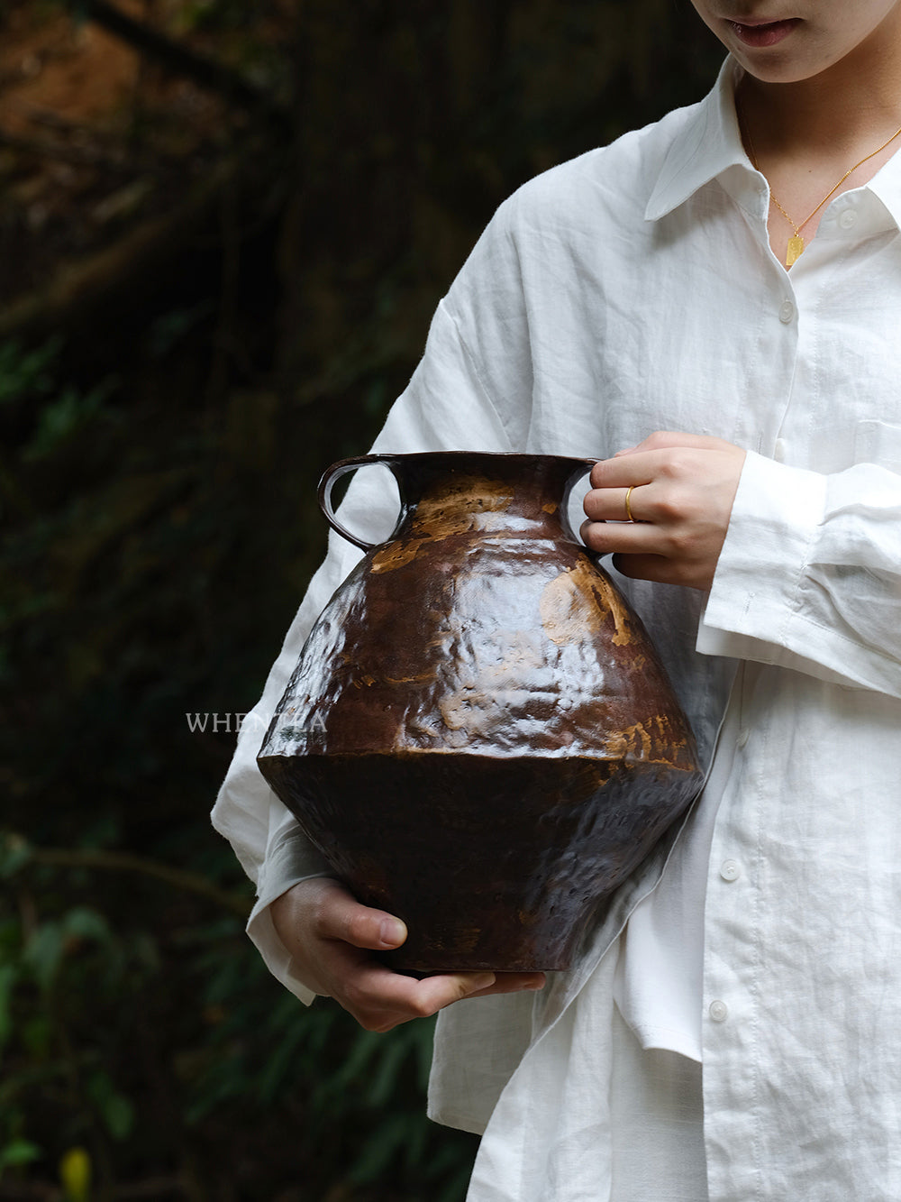 侘び寂びの日本の陶器瓶
