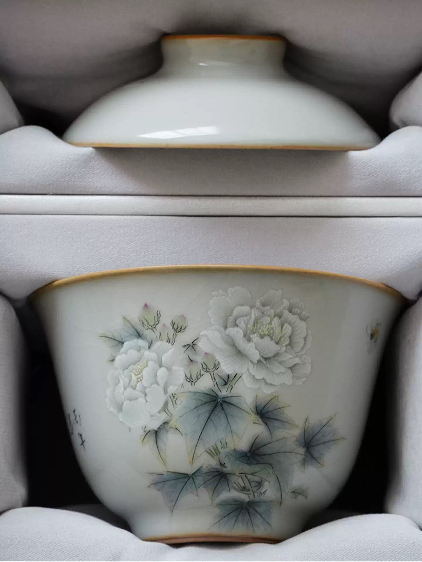 Hand-Painted Sky-Blue Ru-Style Gaiwan with White Hibiscus