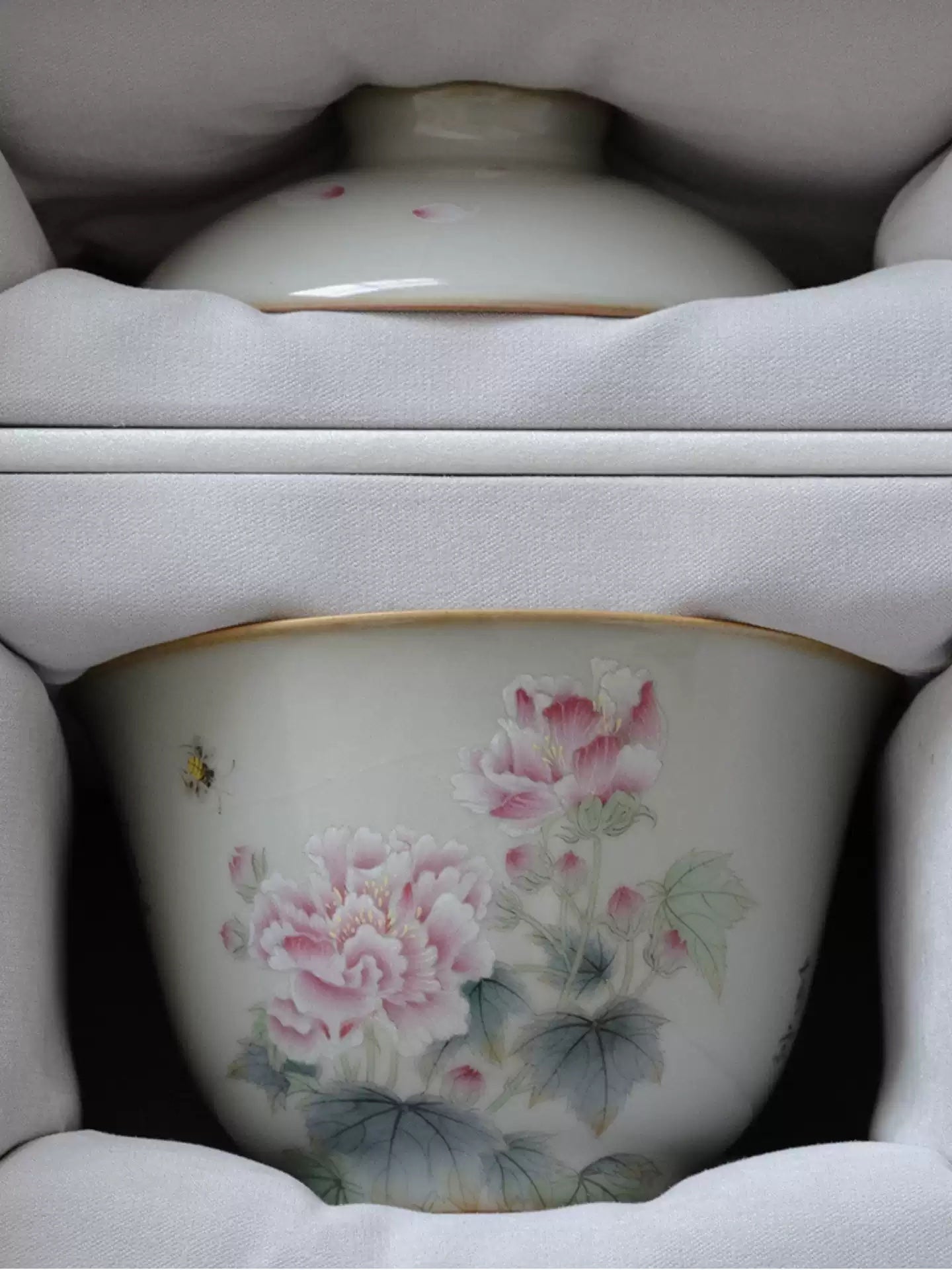 Sky-Blue Ru Kiln Gaiwan, Hand-Painted Red Hibiscus