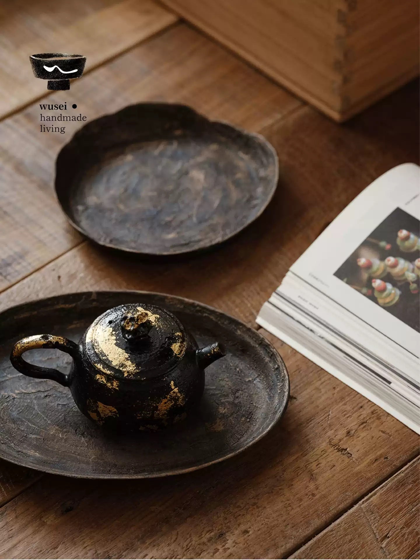 Gold-Flecked Lacquer Teapot with Taihu Stone-Inspired Knob