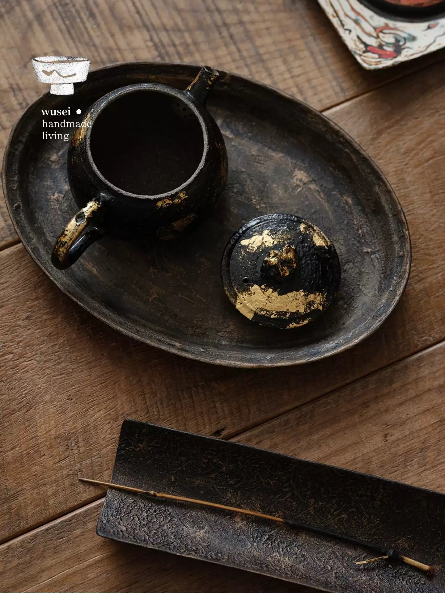 Gold-Flecked Lacquer Teapot with Taihu Stone-Inspired Knob