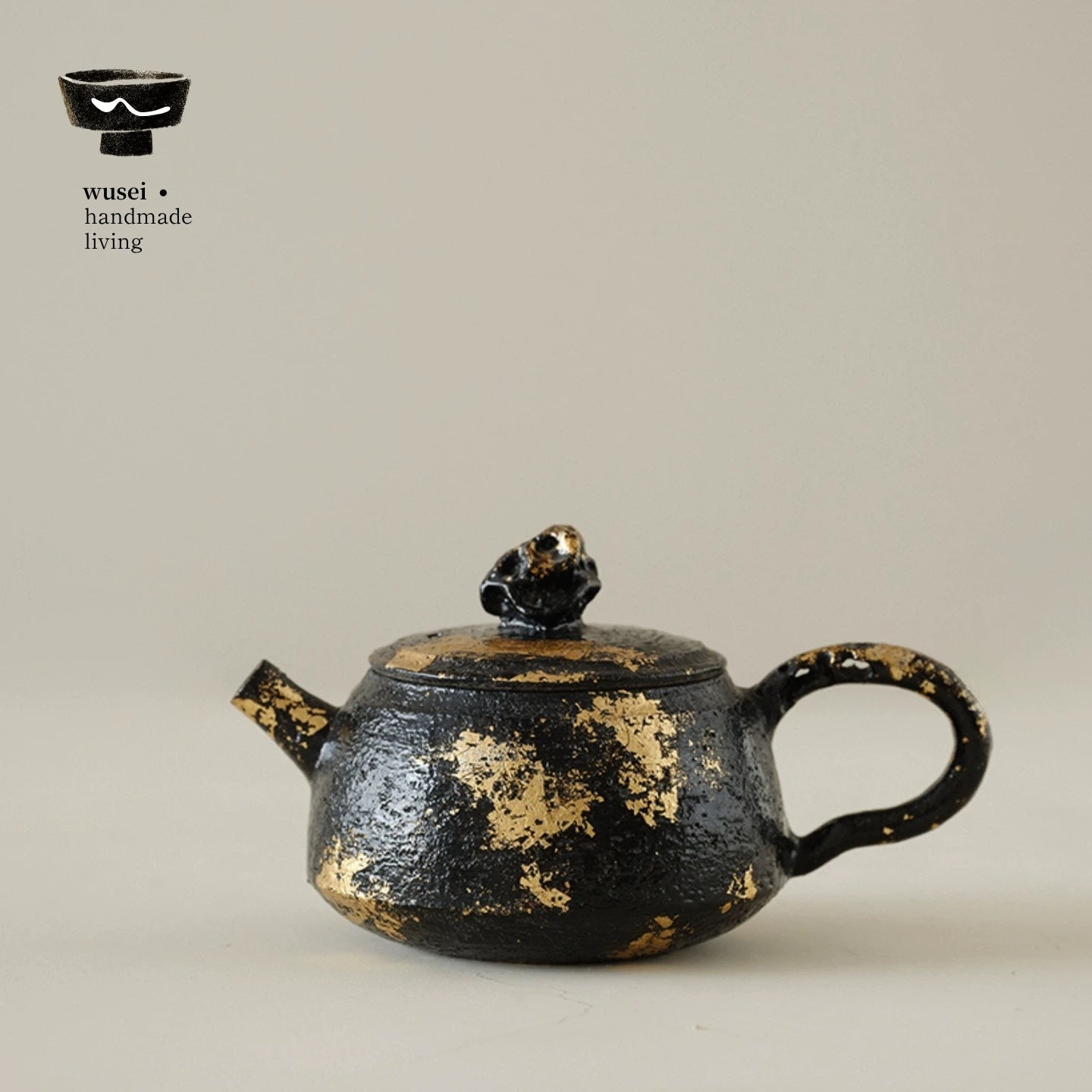 Gold-Flecked Lacquer Teapot with Taihu Stone-Inspired Knob